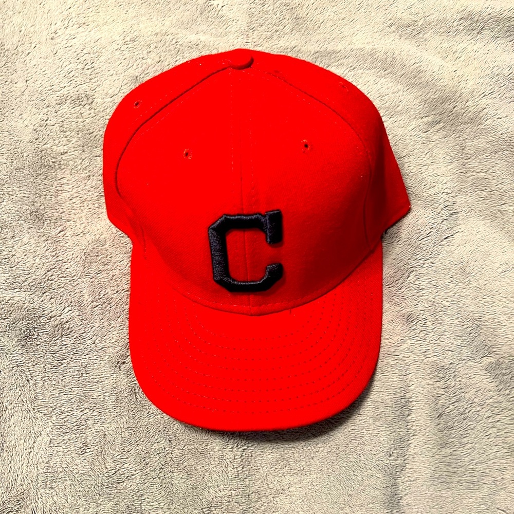Fitted cap hat